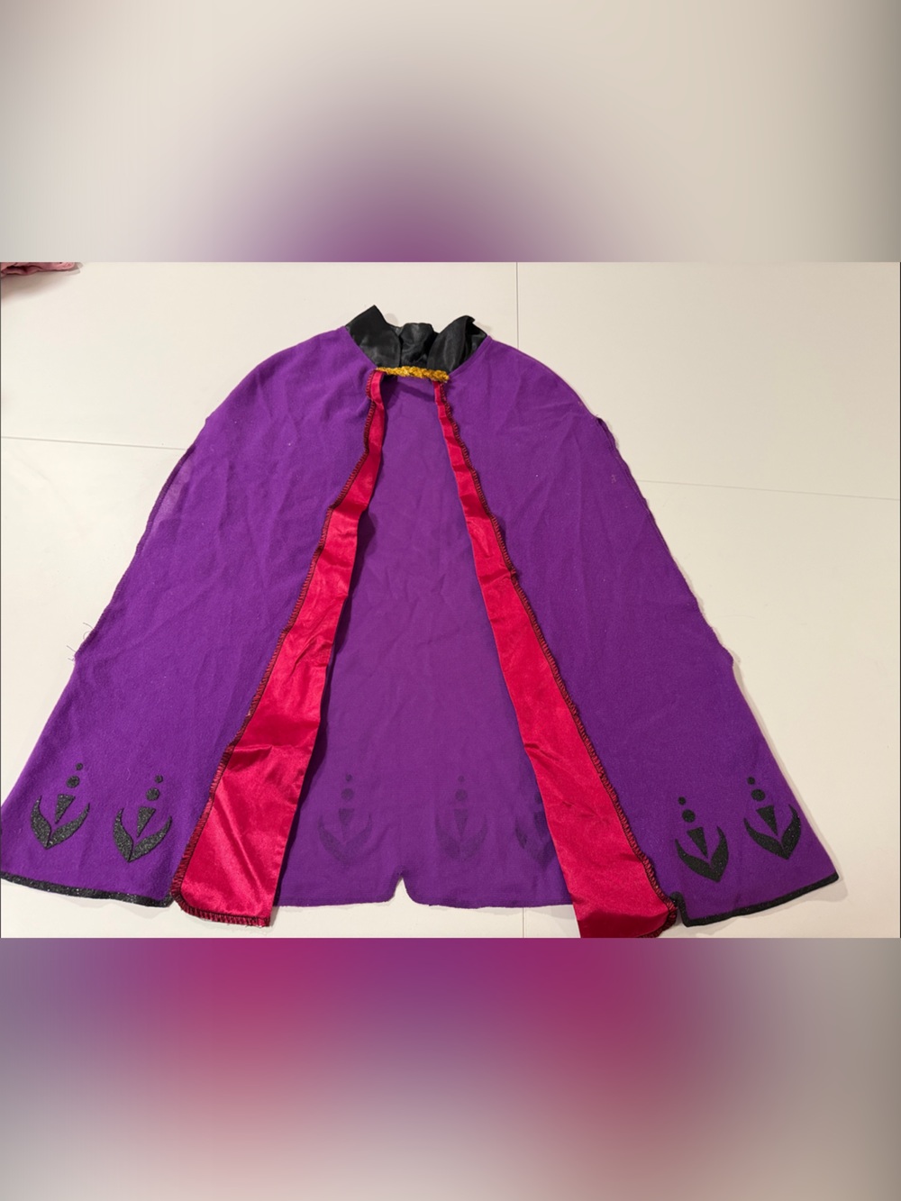 Disney Frozen Purple and Red Cape with Black Collar